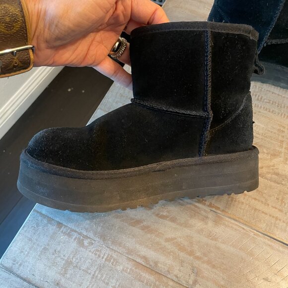 Little Girl UGG Boots – Size 3 - Picture 9 of 10